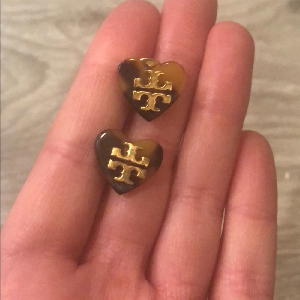 Tortoise shell + gold Tory Burch heart earrings!
